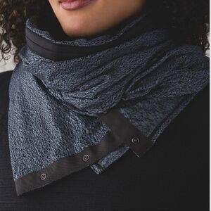 Lululemon Vinyasa Wrap Running Jacquard Blue Denim Scarf